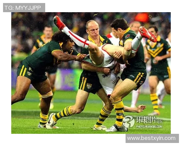 足球门前的奇妙瞬间绑在门上的故事与回忆